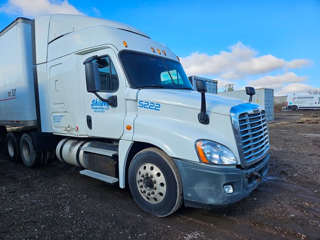 Image for 2015 Freightliner Semi & 2008 Wabash 53' Trailer