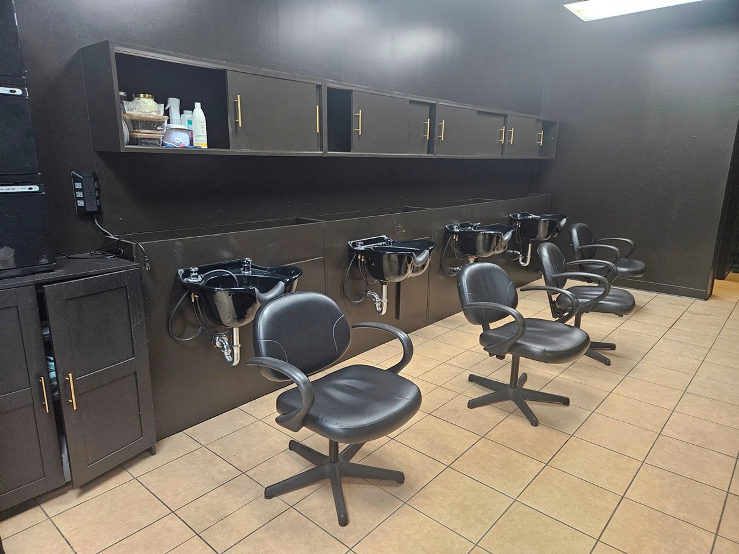 Image for Salon, Tanning & Boutique Liquidation