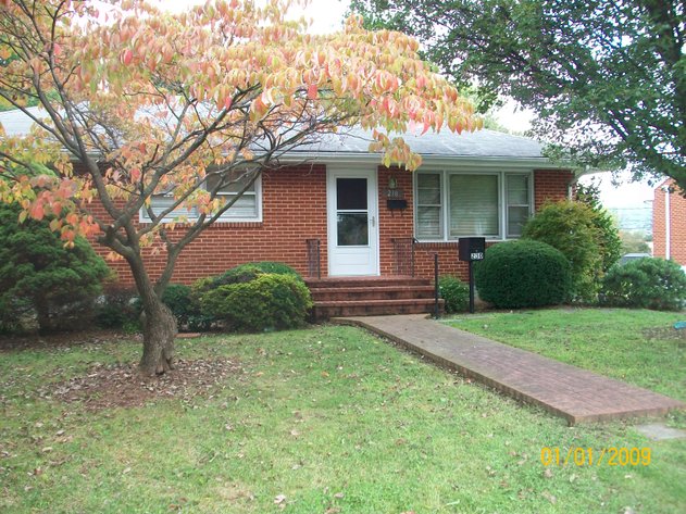 Image for REAL ESTATE - ONLINE & LIVE - A 1,952' HOUSE ON 0.23 ACRES - ROANOKE VA