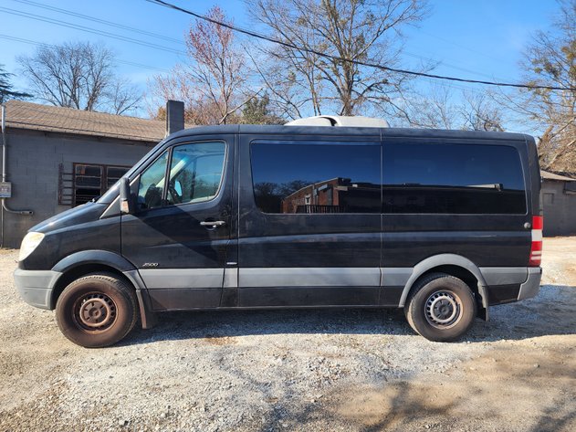 Image for Mercedes Sprinter and Nissan Titan