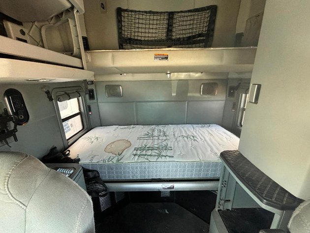 Image for Kenworth & Freightliner Trucks plus 53' Dry Van Trailer