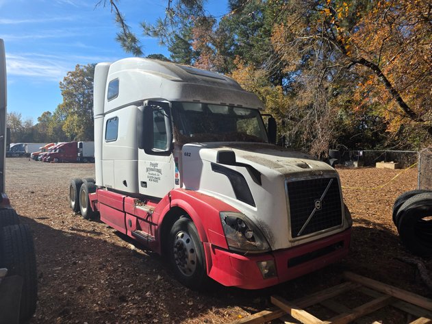 Image for Bank Owned Volvo Semi Trailer Sleeper Trucks