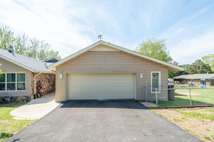 3 BEDROOM 3 BATHROOM HOME AUCTION – HEBER SPRINGS, AR