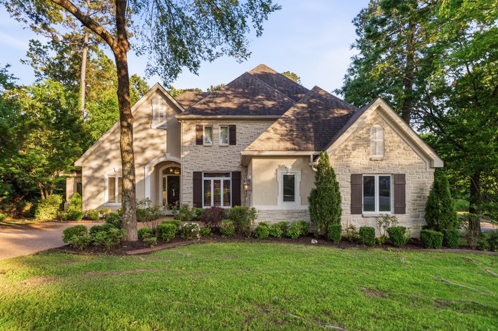 LOTUS VALLEY REAL ESTATE AUCTION – HOT SPRINGS, AR