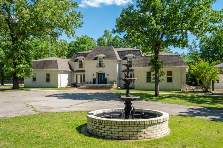 NO RESERVE WHITEBROOKE LUXURY HOME AUCTION – BULL SHOALS, AR