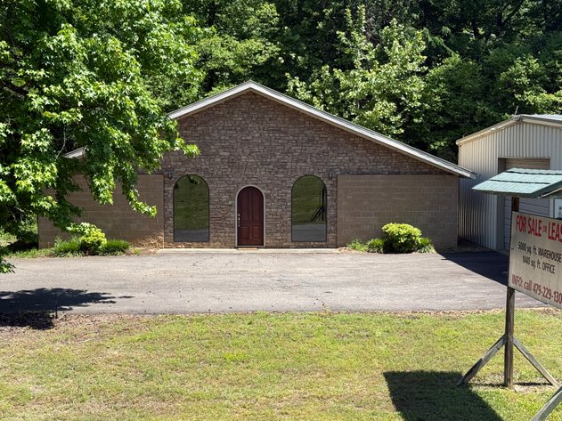 NO RESERVE COMMERCIAL BUILDING AUCTION – DARDANELLE, AR