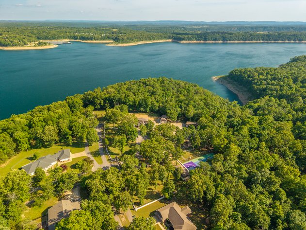 NO RESERVE WHITEBROOKE LUXURY HOME AUCTION – BULL SHOALS, AR