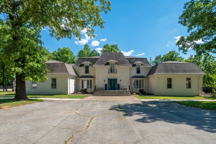 NO RESERVE WHITEBROOKE LUXURY HOME AUCTION – BULL SHOALS, AR