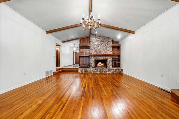 DEANWOOD HEIGHTS HOME AUCTION – HOT SPRINGS, AR
