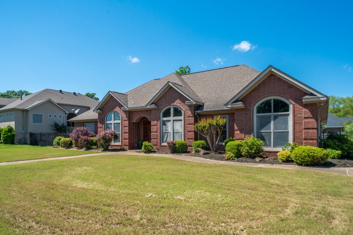 QUAIL RIDGE NO RESERVE HOME AUCTION – HOT SPRINGS, AR