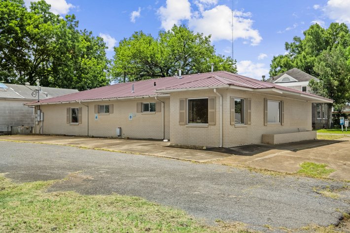 ONLINE ONLY NO RESERVE DENTAL OFFICE, HOME & LOT AUCTION | BRINKLEY, ARKANSAS
