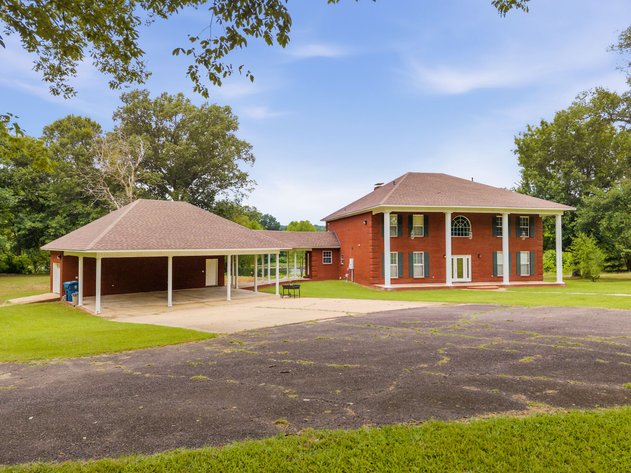 OUACHITA RIVERFRONT NO RESERVE HOME & 7± ACRE DEVELOPMENT LAND AUCTION | MALVERN, AR