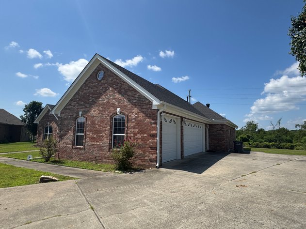 NORTH LAKE WATERFRONT HOME AUCTION | JACKSONVILLE, AR