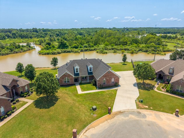 NORTH LAKE WATERFRONT LUXURY HOME AUCTION | JACKSONVILLE, AR