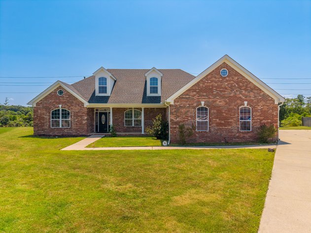 NORTH LAKE WATERFRONT LUXURY HOME AUCTION | JACKSONVILLE, AR
