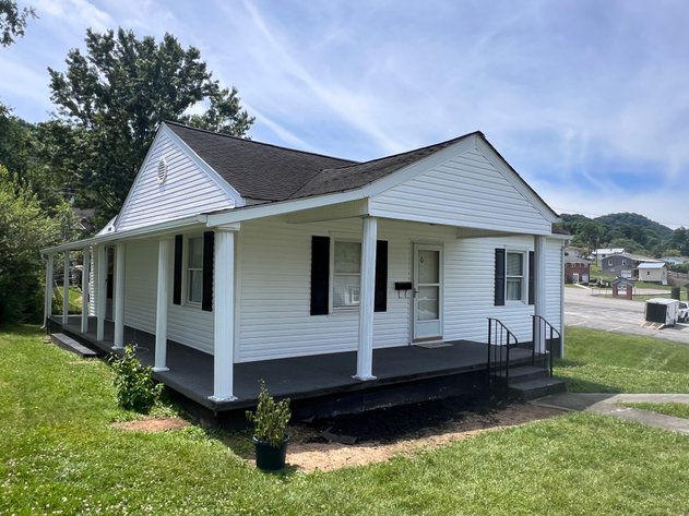 2634   BAY STREET  BRISTOL, TN 37620