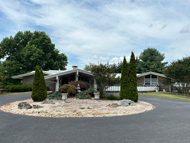 200 DOGWOOD LANE  JOHNSON CITY, TN 37604