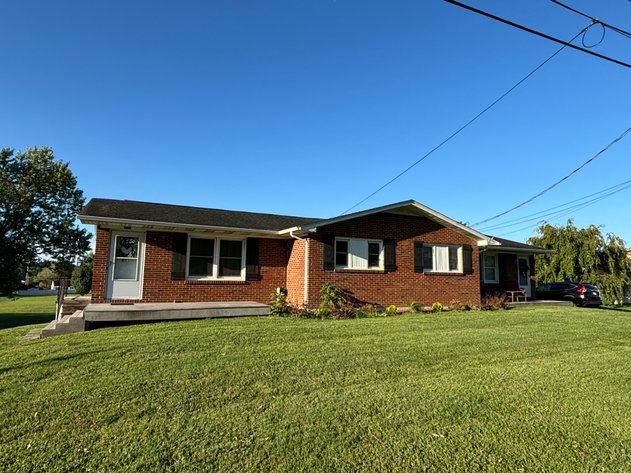 136 INEZ AVE.  BRISTOL, VA 24201