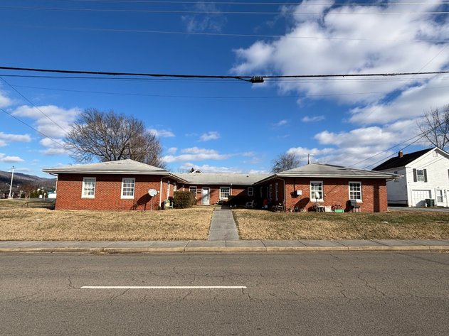 304 N Lynn Ave.  Elizabethton, TN 37643