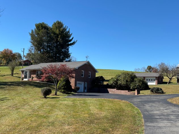 20276 GREEN SPRING ROAD  ABINGDON, VA 24211