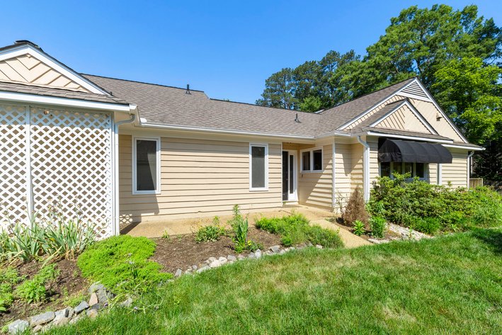 Image for Henrico Single-Level End-Unit Townhome Real Estate Auction | 12308 California Dr | Opening Bid Only $250,000