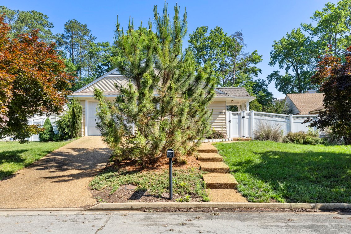 Image for Henrico Single-Level End-Unit Townhome Real Estate Auction | 12308 California Dr | Opening Bid Only $250,000