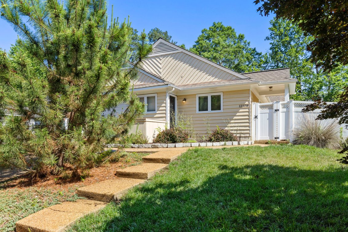 Image for Henrico Single-Level End-Unit Townhome Real Estate Auction | 12308 California Dr | Opening Bid Only $250,000