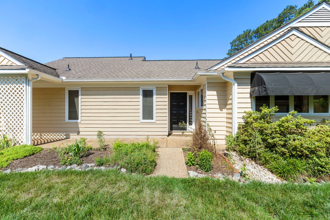 Image for Henrico Single-Level End-Unit Townhome Real Estate Auction | 12308 California Dr | Opening Bid Only $250,000