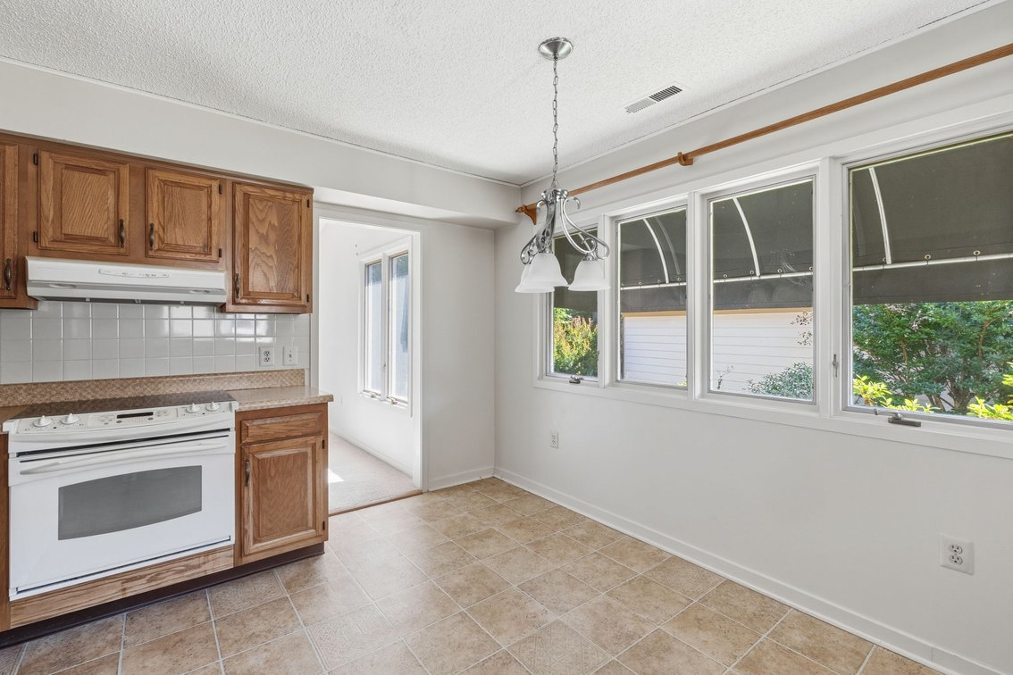 Image for Henrico Single-Level End-Unit Townhome Real Estate Auction | 12308 California Dr | Opening Bid Only $250,000