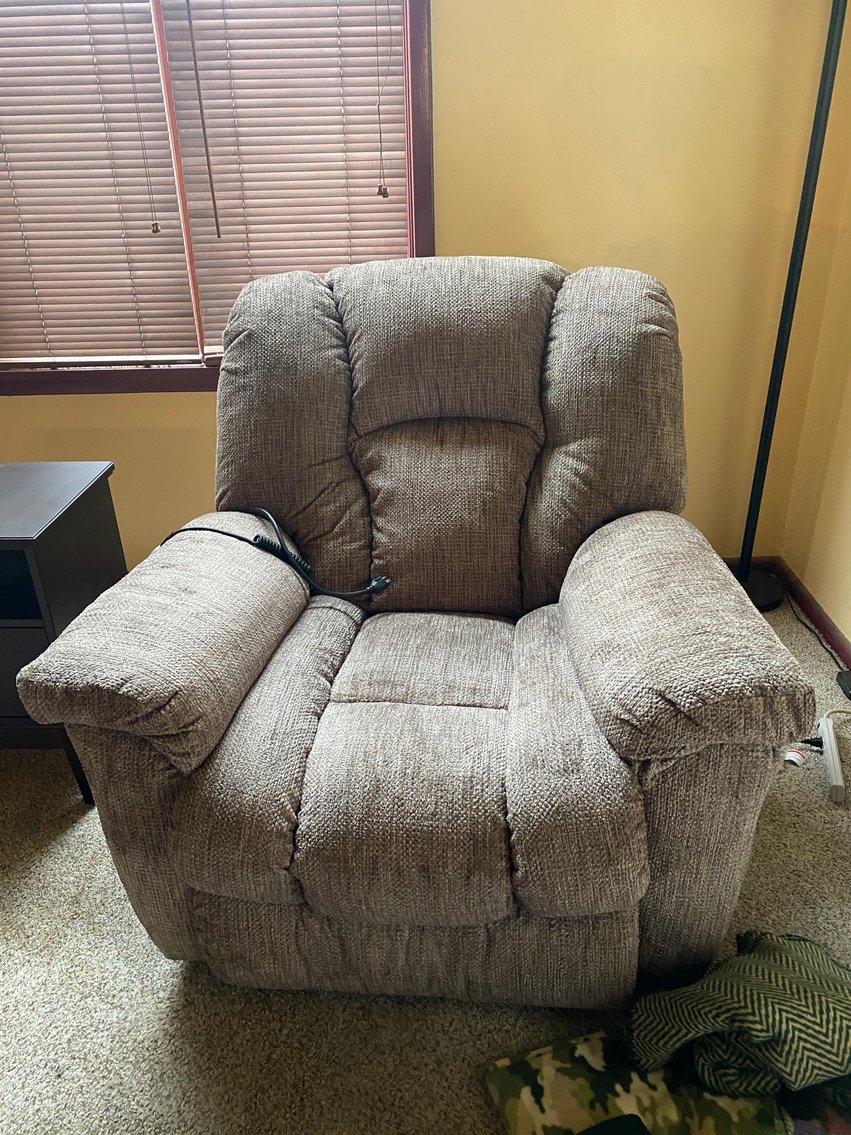 Image for McMurray, PA - Large Estate Auction: Like New Tools, Shop Equipment, Household Items, Furniture, Appliances, Canoe, and More!