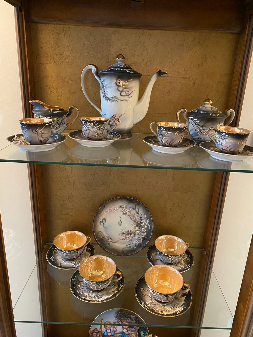 Image for Uniontown, PA -- Oriental style Furniture, Quality Bedroom suites, Curio cabinets, Sofas, Chairs, Dining Room suite, Tables, Lamps, Patio Furniture. Framed Artwork, Lladro, Household items