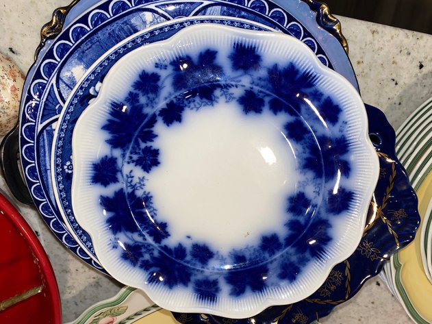 Image for McMurray, PA – One of a Kind Auction: Bronze Sculptures, Turquois, Surveyors Transit, Artwork, Steeler Memorabilia, Sterling Jewelry, Watches, Post Cards Many with Stamps, Cobalt Blue, Soapstone, Furniture and Much More!