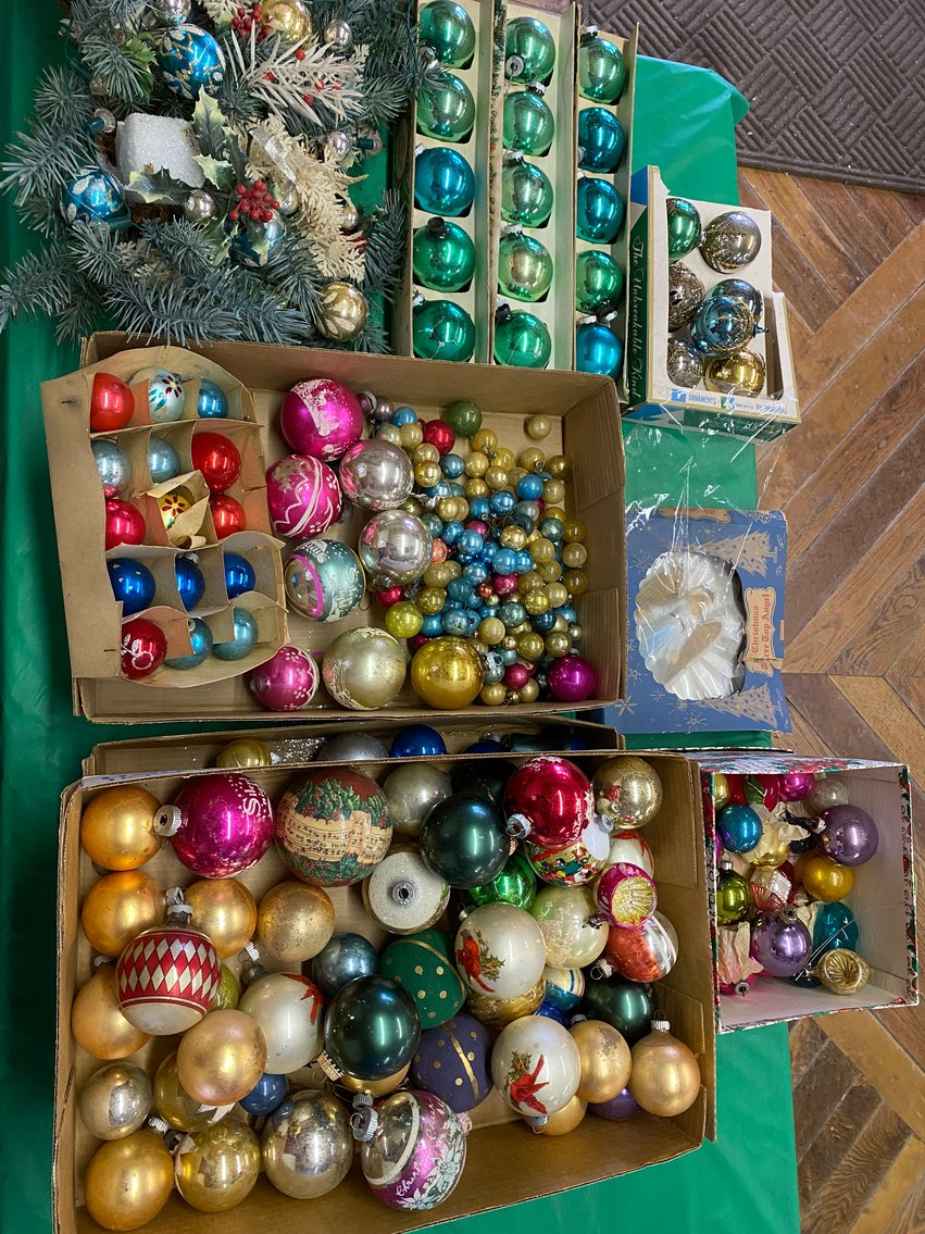 Image for Jane Lew, WV – Online Only Loads of Glassware, Antiques, Household, Seasonal Decorations
