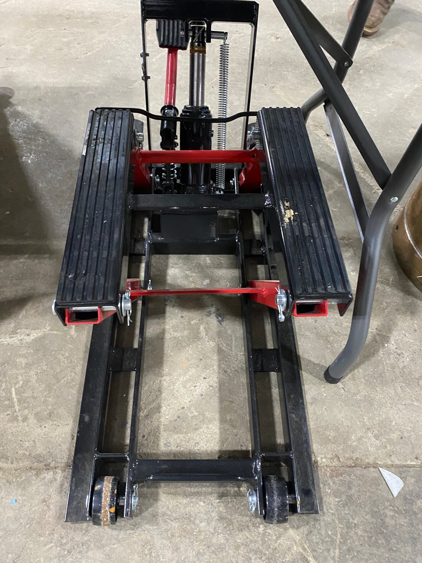 Image for Shinnston, WV -- 500+ LOTS, Antiques, Glassware, Antique Furniture, Collectibles, Vintage Items