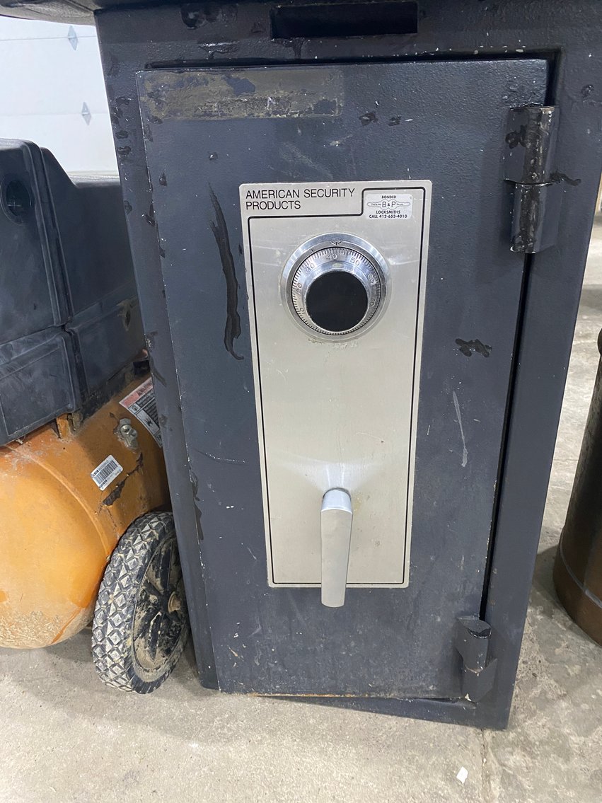 Image for Shinnston, WV -- 500+ LOTS, Antiques, Glassware, Antique Furniture, Collectibles, Vintage Items