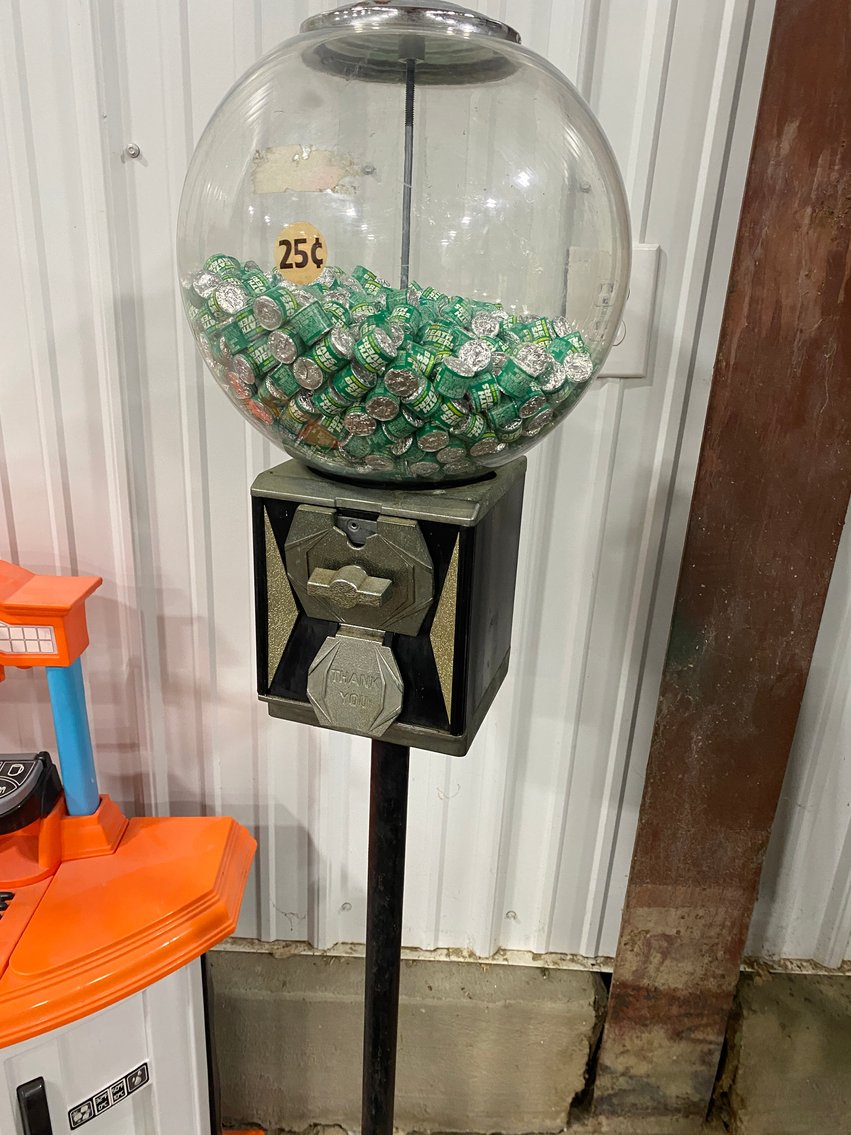 Image for Shinnston, WV -- 500+ LOTS, Antiques, Glassware, Antique Furniture, Collectibles, Vintage Items