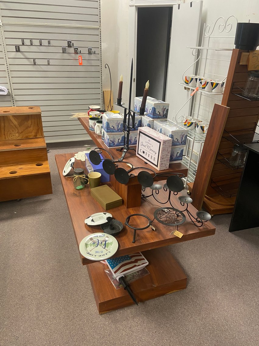 Image for Ansted, WV – Flower Shop Materials and Decorations, Coolers, Christmas Wreaths, Candle Holders, Retail Store Racks and More!