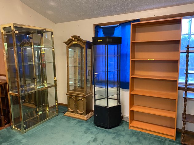 Image for Morgantown, WV – Final Online Auction for Sander’s Antiques: Showcases and Displays