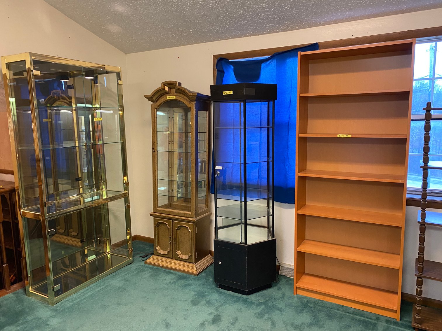 Image for Morgantown, WV – Final Online Auction for Sander’s Antiques: Showcases and Displays