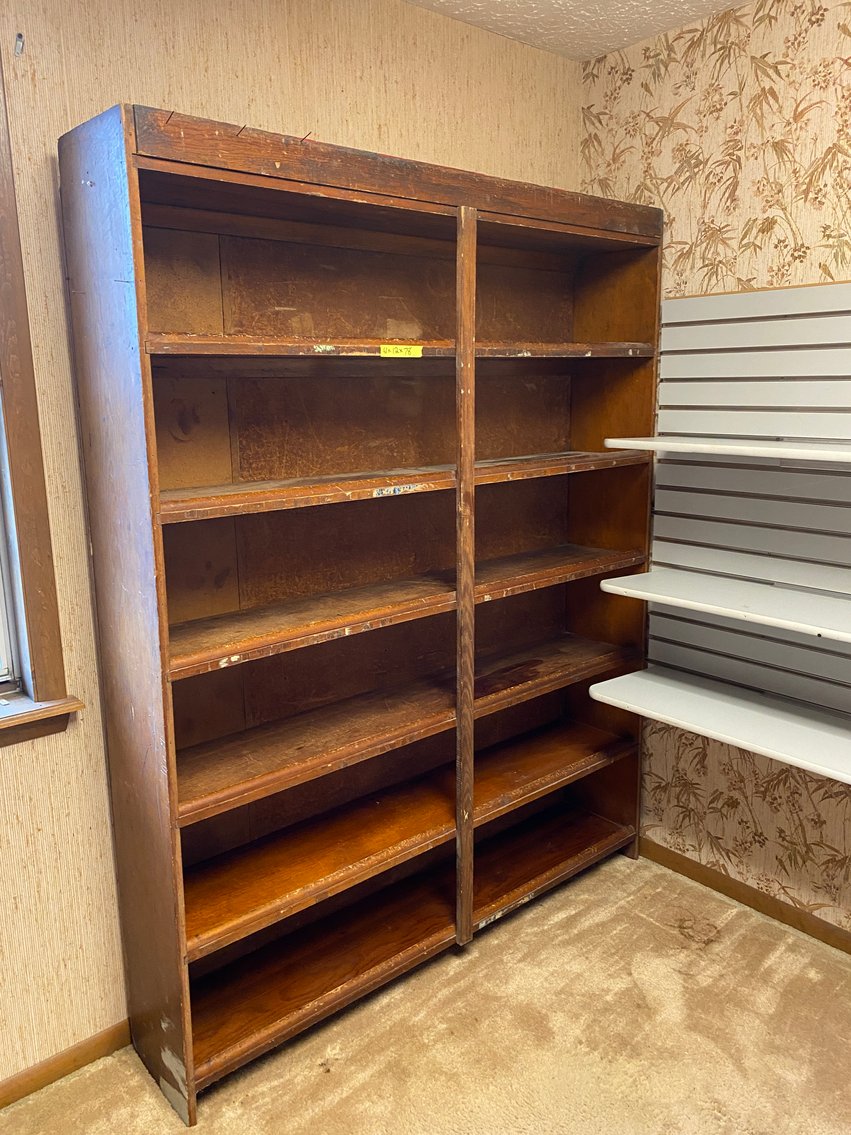 Image for Morgantown, WV – Final Online Auction for Sander’s Antiques: Showcases and Displays