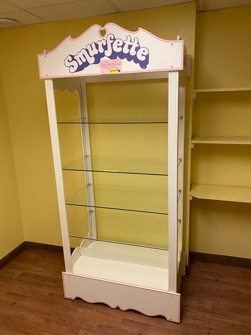 Image for Morgantown, WV – Final Online Auction for Sander’s Antiques: Showcases and Displays
