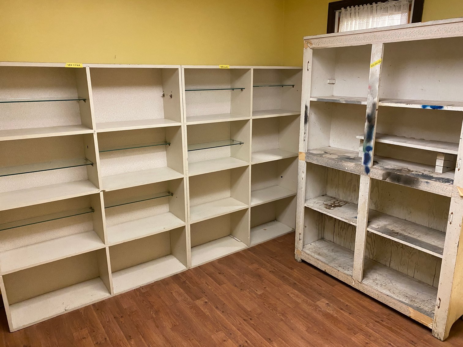 Image for Morgantown, WV – Final Online Auction for Sander’s Antiques: Showcases and Displays