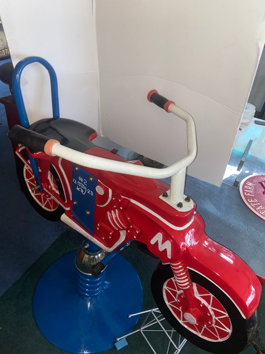 Image for Hurricane, WV -- Ford Explorer, Lamps, Tools, Furniture, Antiques, and MORE!