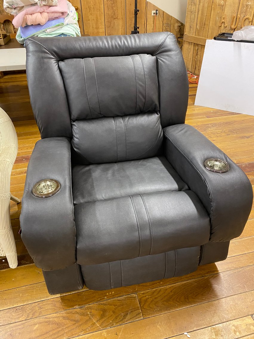 Image for Jane Lew, WV - Mahindra Tractor, H-D Motorcycle, Antiques, Furniture, Lawn Equipment