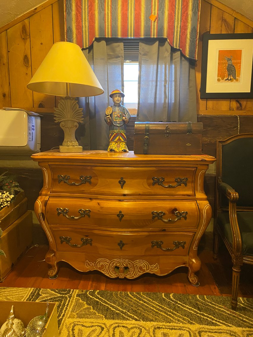 Image for Mannington, WV -- Online Household Auction: Furniture, Artwork, Paintings, Clocks, Power Tools, and Much More!