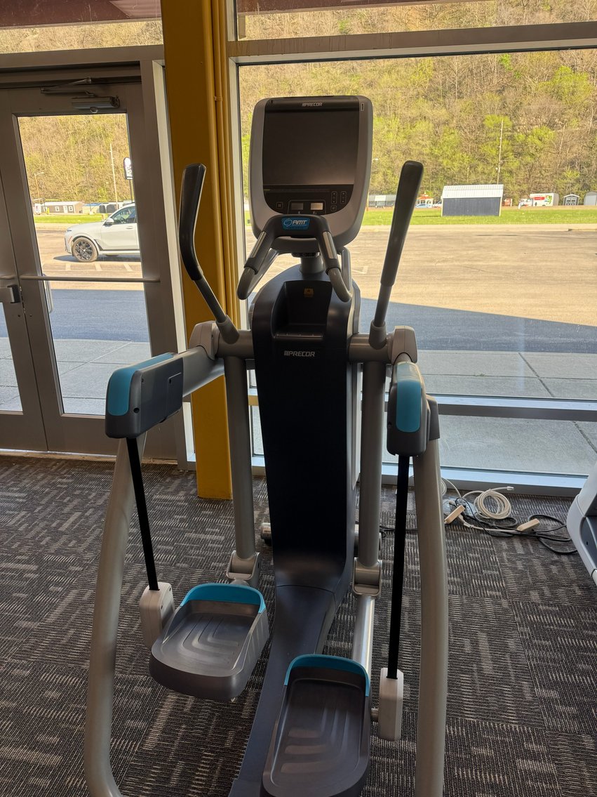 Image for Portsmouth, OH -- Gym Equipment Auction, Commercial-Grade Equipment, Dumbbells, Weight Benches, Treadmills, Tanning Bed & More!