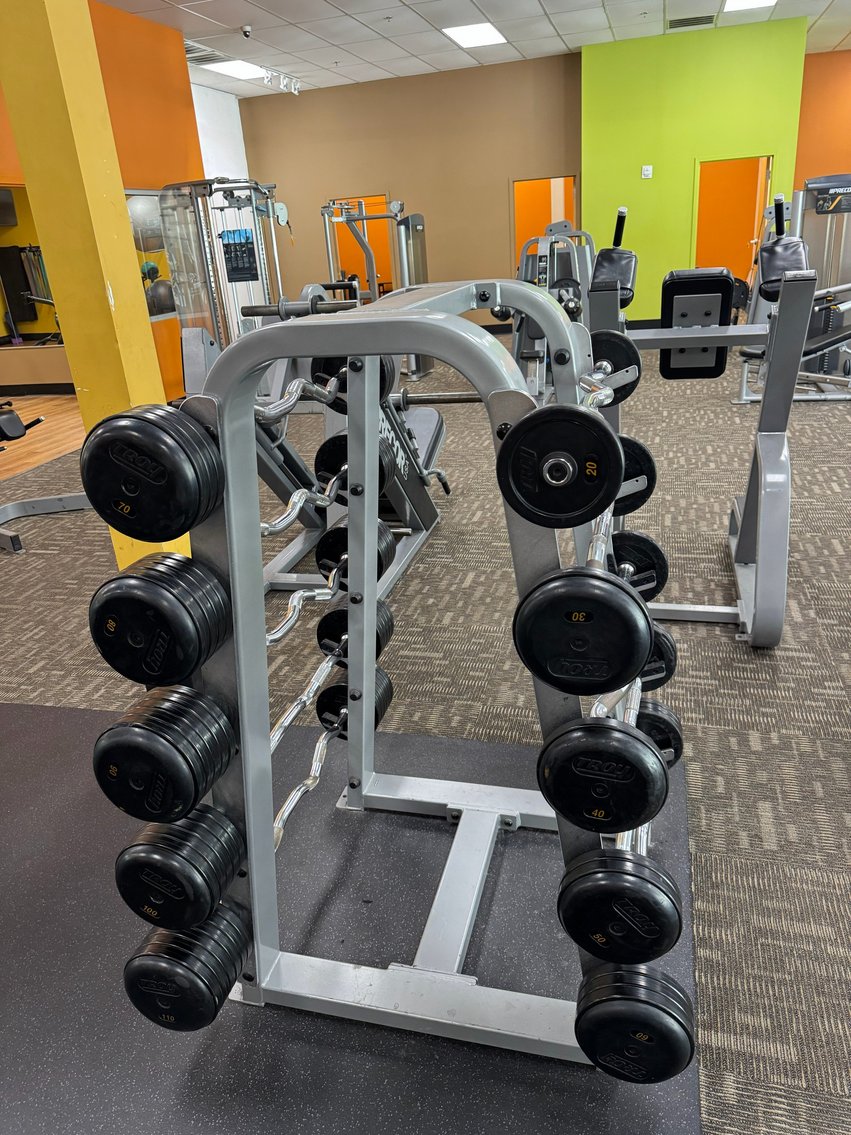 Image for Portsmouth, OH -- Gym Equipment Auction, Commercial-Grade Equipment, Dumbbells, Weight Benches, Treadmills, Tanning Bed & More!