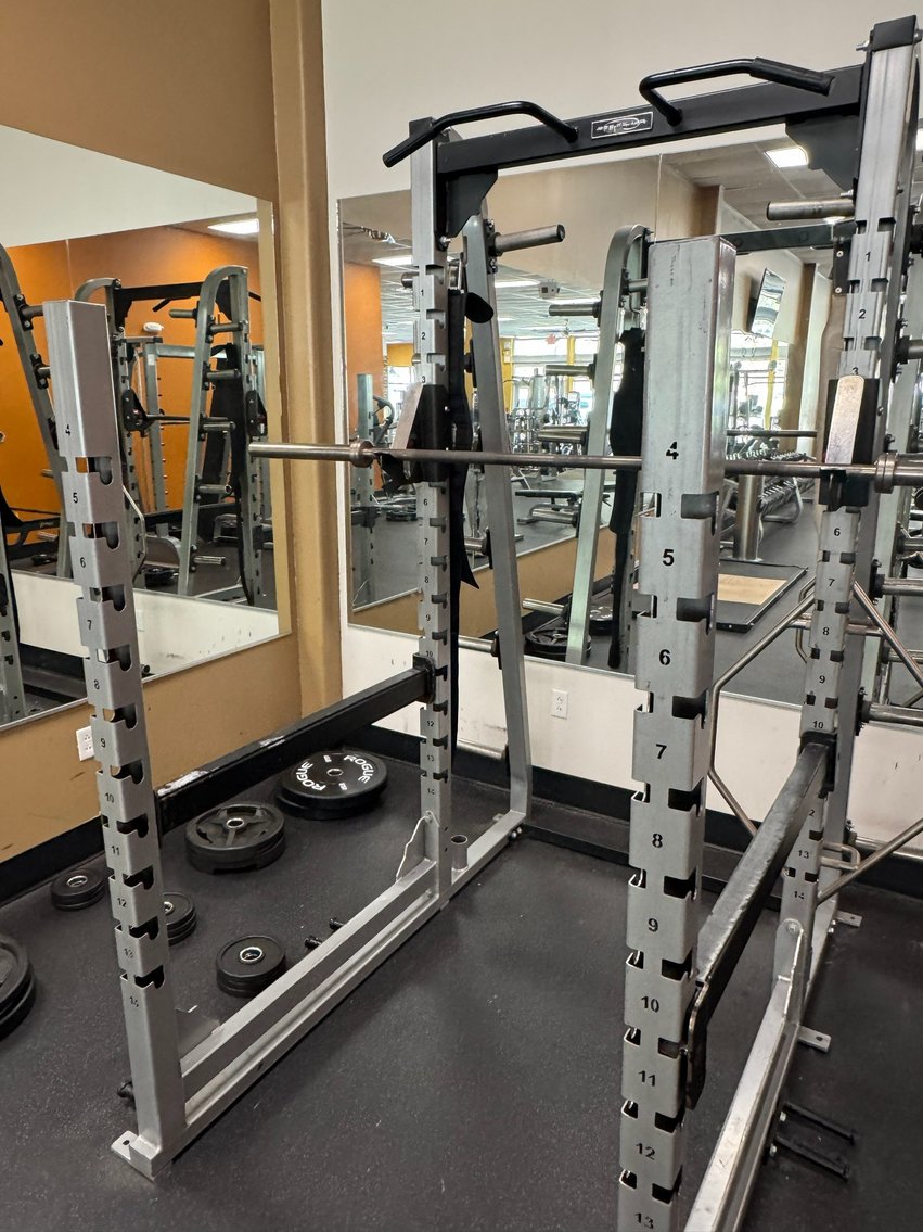 Image for Portsmouth, OH -- Gym Equipment Auction, Commercial-Grade Equipment, Dumbbells, Weight Benches, Treadmills, Tanning Bed & More!