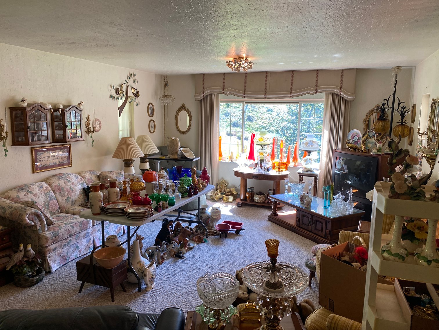 Image for Farmington, WV -- ESTATE SALE - Nice Selection of Fenton Glassware, Country Style Decor, Quality Furniture, Household Goods, Vintage Jewelry, Home Decor Items, and MUCH MORE!!