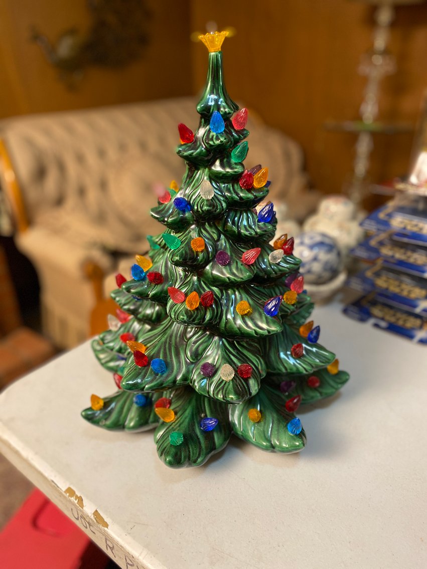 Image for Farmington, WV -- ESTATE SALE - Nice Selection of Fenton Glassware, Country Style Decor, Quality Furniture, Household Goods, Vintage Jewelry, Home Decor Items, and MUCH MORE!!